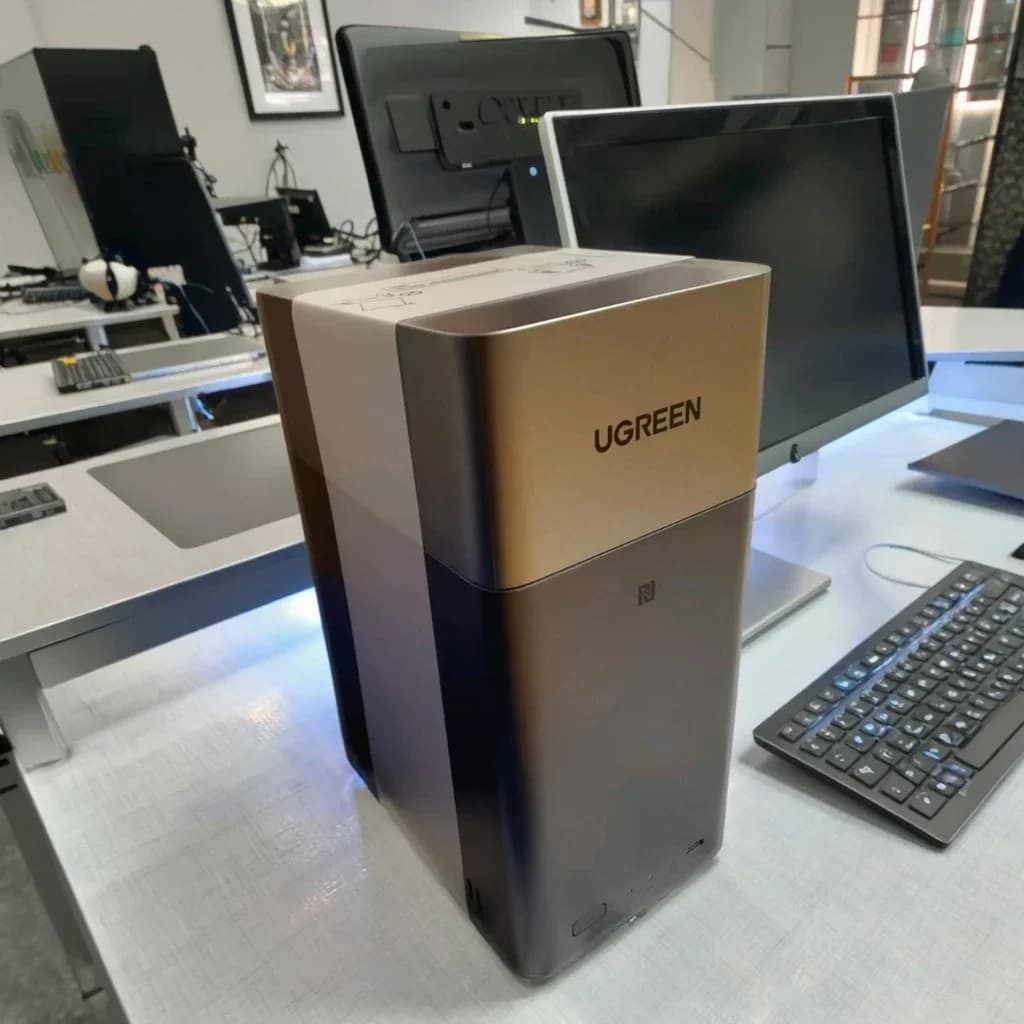 TLF UGREEN DH2300 Desktop NAS N100 a 2 alloggiamenti Quad Core CPU 4K per 8 GB DDR5 RAM Archiviazione di rete attaccata tramite USB senza disco