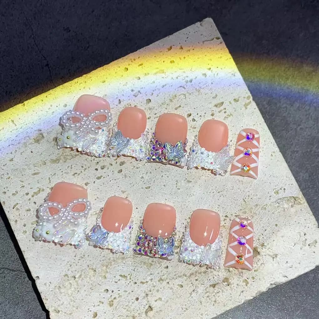 10 pezzi di fascia alta Il ghiaccio è cristallino e i diamanti sono scintillanti fatti a mano con punte francesi di bara, unghie finte