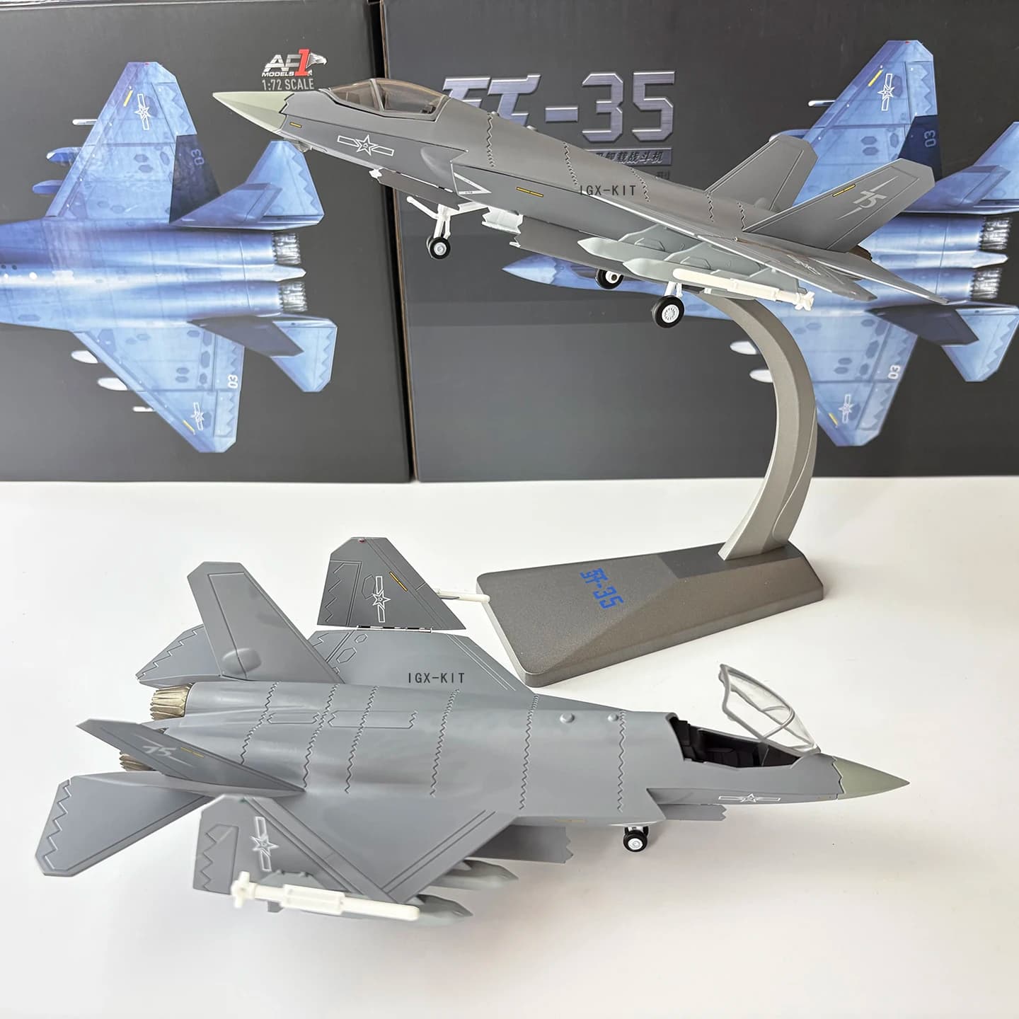 Modellino in Scala 1/72 del Caccia J-35 dell'Aeronautica Militare Cinese, Edizione 75° Anniversario, Modello di Aereo Militare in Metallo Finito, Giocattolo da Collezione e Ornamento