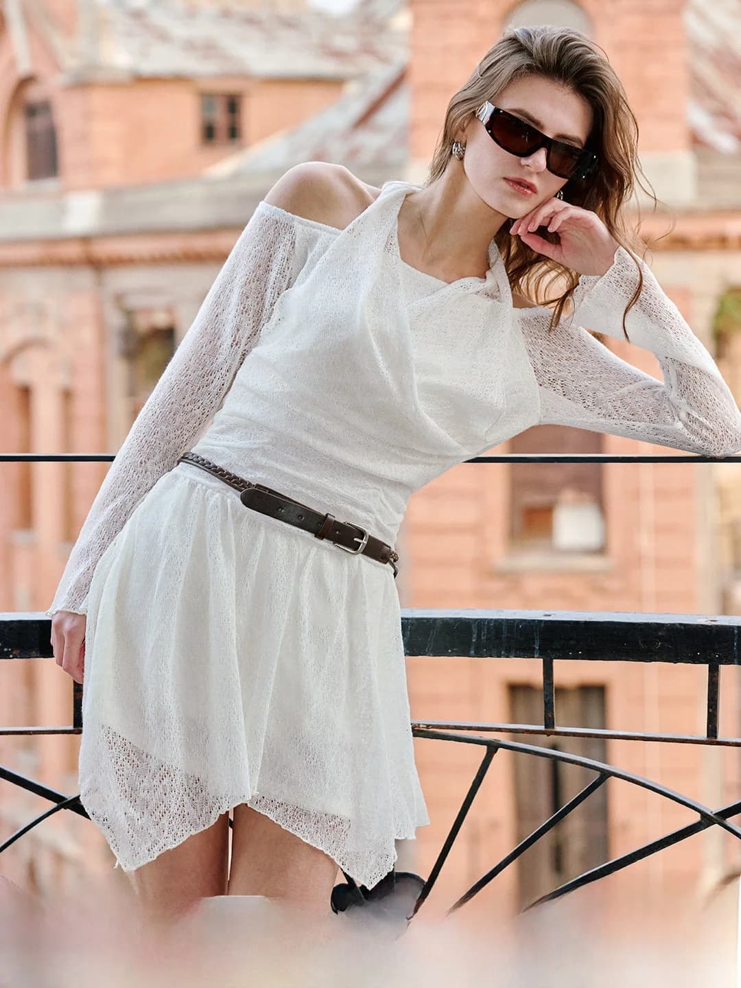 Abito da damigella d'onore Luna7xi in pizzo con spalle scoperte, gonna corta a vita alta con orlo irregolare, maniche lunghe, elegante e versatile per il lavoro.