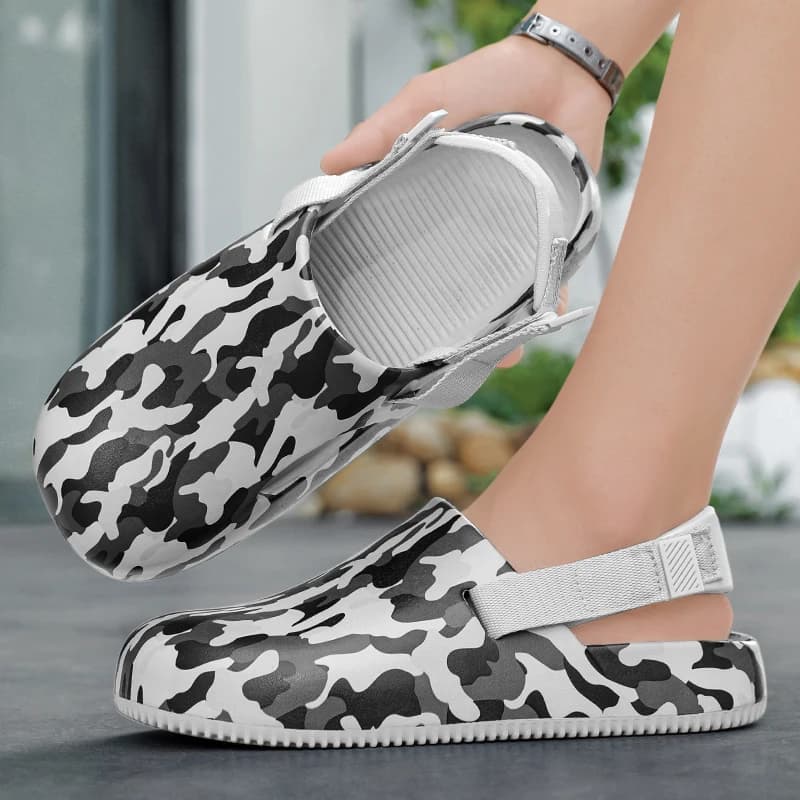 New Men's Clogs Slippers Sandal Male Garden Shoes Flat Camouflage Sandals Male Sneakers Outdoor Flip Flops Home Clogs
