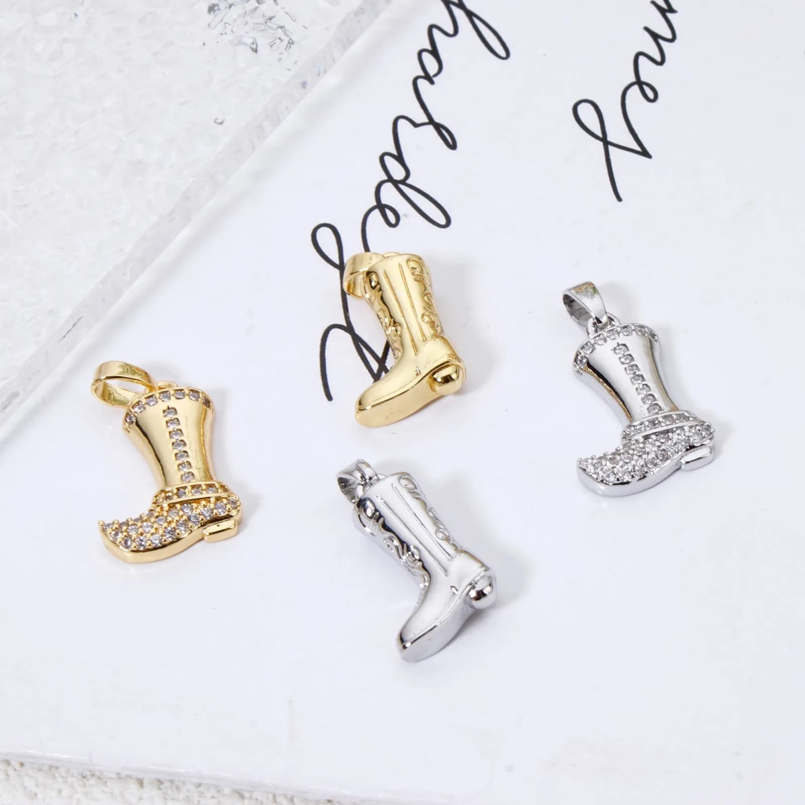 1PC creativo ottone serie West Cowboy fascino stivali multicolori trasparente zirconi collana con ciondolo poker fai da te per la creazione di gioielli