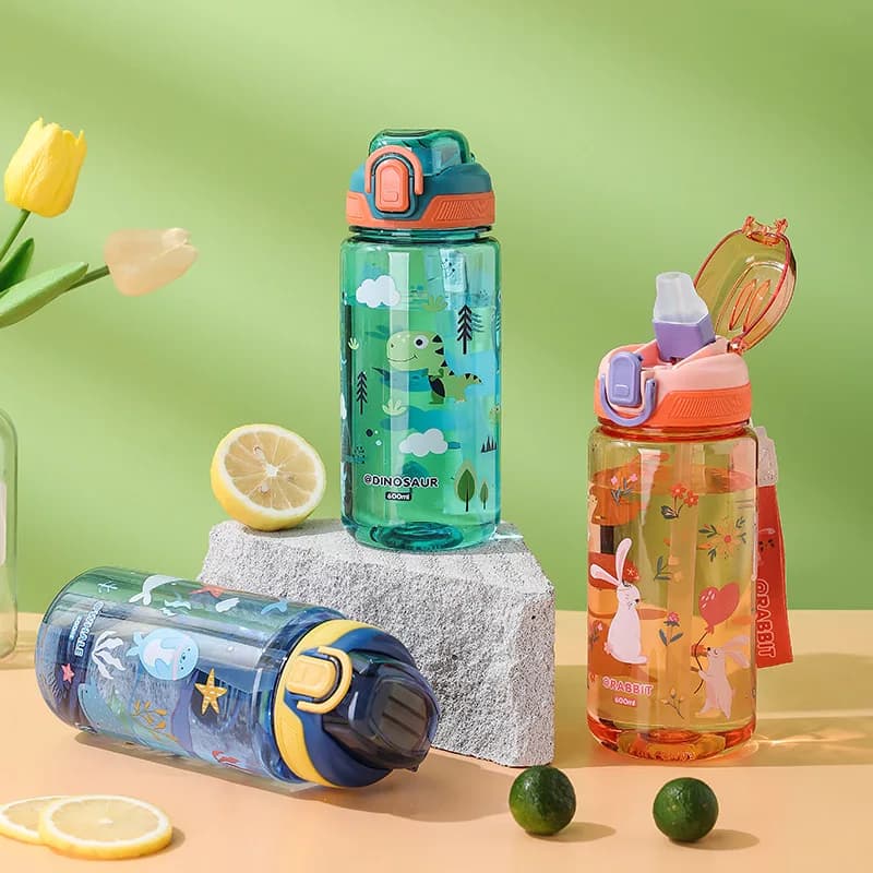 Bottiglia d'acqua animale cartone animato da 600 ml Blocco di sicurezza portatile Tazza di paglia Per bambini Brocca per bere a prova di perdite Tazza d'acqua da viaggio per campeggio all'aperto