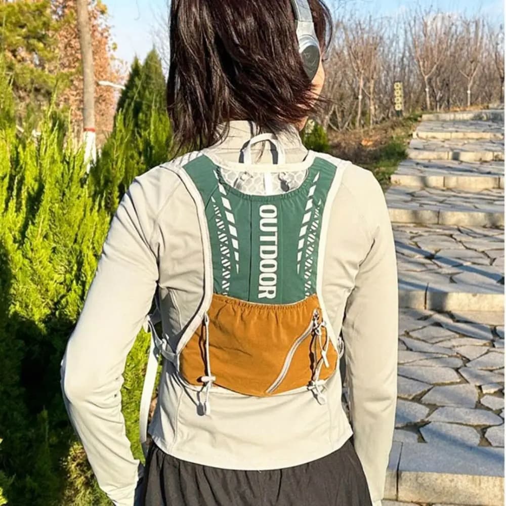 Lightweight Hydration Running Vest Breathable Reflective Design Hydration Pack Convenient Multifunctional