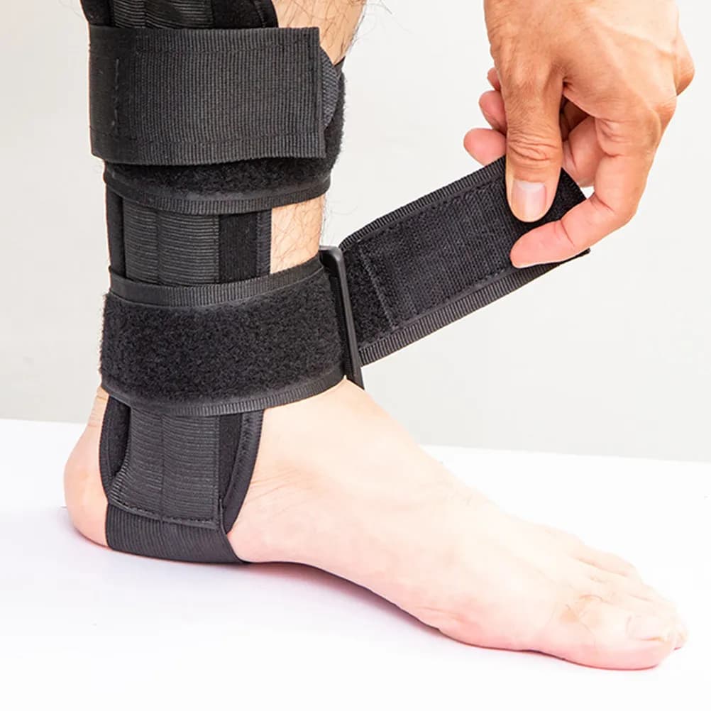 Tutore per Caviglia Traspirante e Regolabile con Supporto in Lega di Alluminio e Acciaio per Protezione da Distorsioni, Tendinite e Lesioni