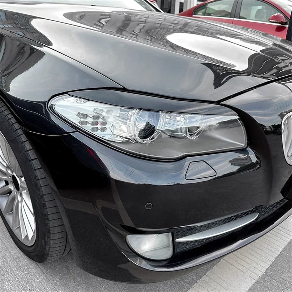 2 pezzi ABS Gloss faro malvagio sopracciglia palpebre per BMW F10 F11 5 serie 518d 520d 523i 530i 530d 550i M5 2009-2017 adesivi 3D