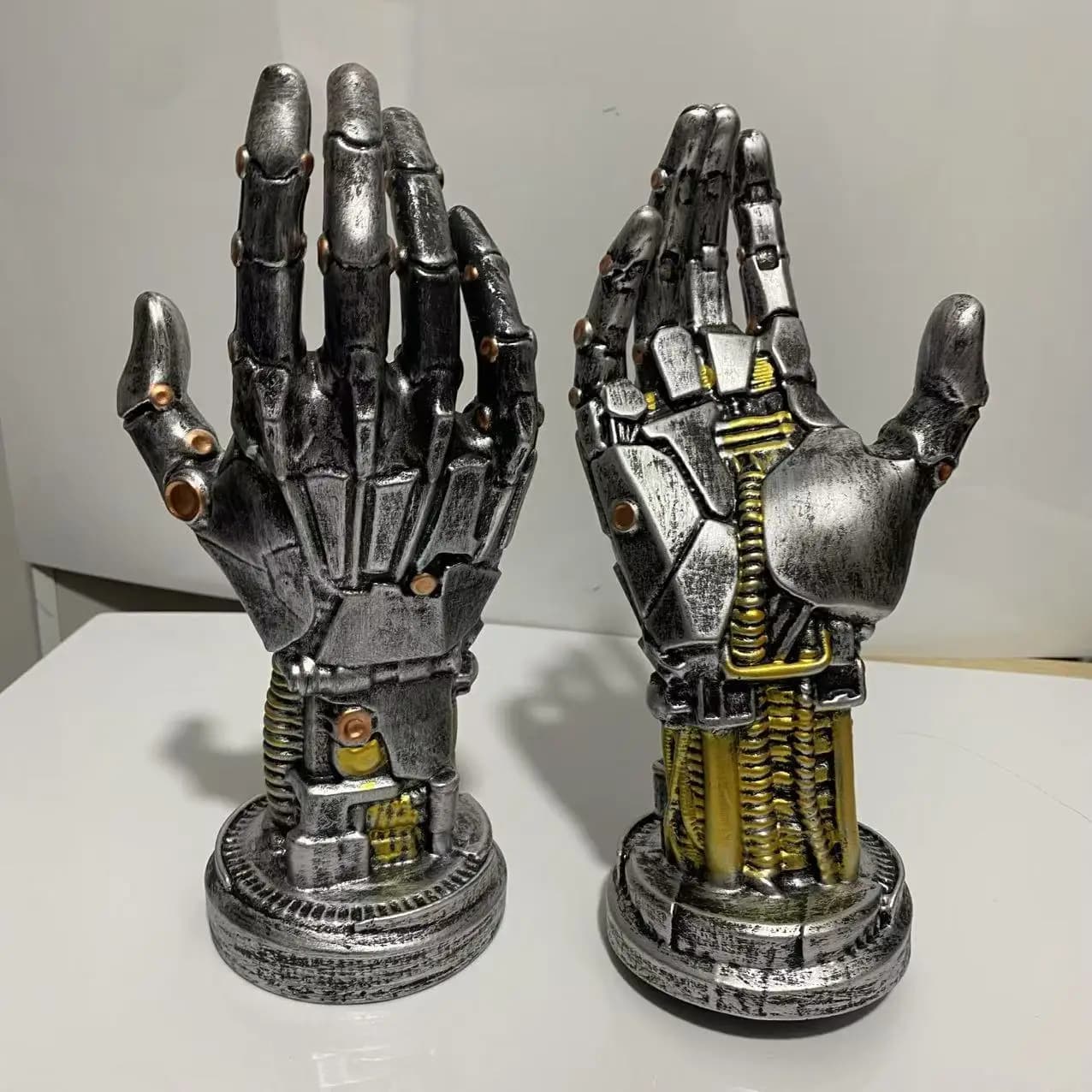 Nuovi giochi creativi Controller Supporto per cuffie da tavolo Cyberpunk Braccio meccanico Simulato Robot Scultura a mano Stautes Decorazione