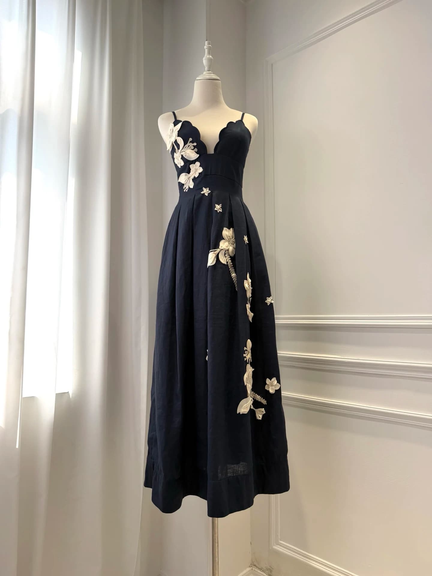 3D Flower Decoration Women Black Robe Wavy Edge V-Neck Sleeveless High Waist Holiday Style 100% Linen Long Dress