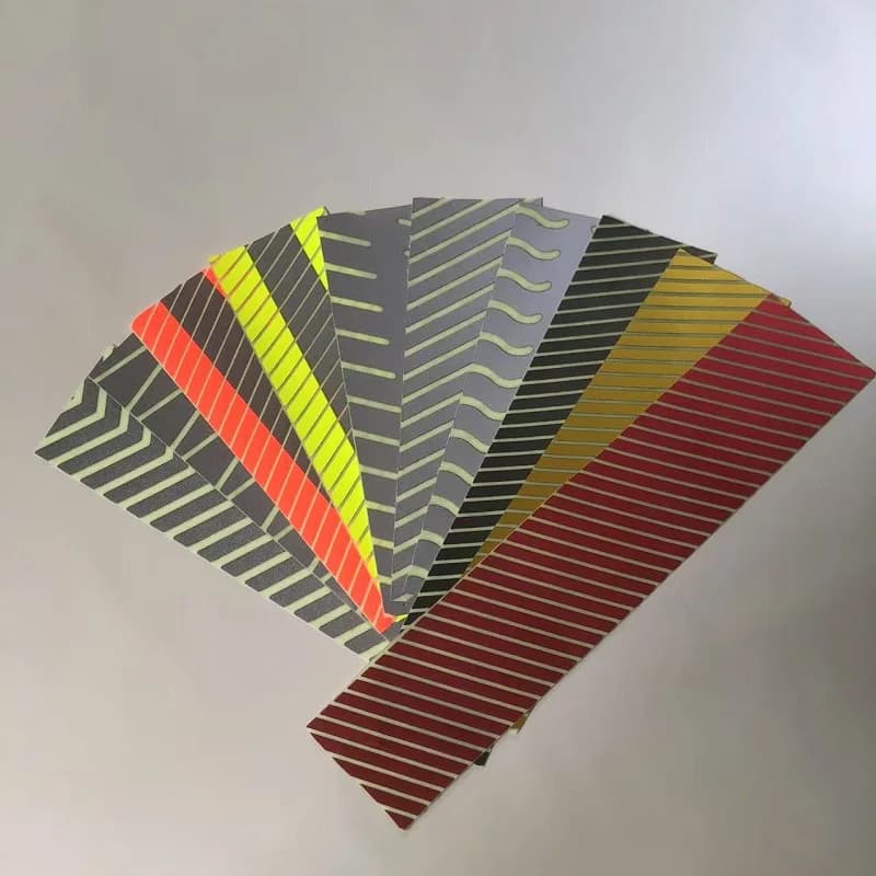 Nastro Riflettente Luminoso a Doppia Funzione, Tessuto Riflettente con Frecce, Effetto Fluorescente per Cucito e Abbigliamento