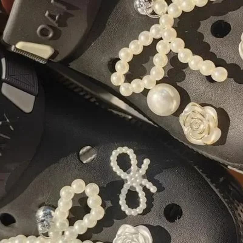 1 Set Ciondoli per scarpe con fiocco di perle Clip di moda Sneaker Fiore di perla Decorazioni per scarpe avanzate Accessori per scarpe con fibbia staccabile fai-da-te