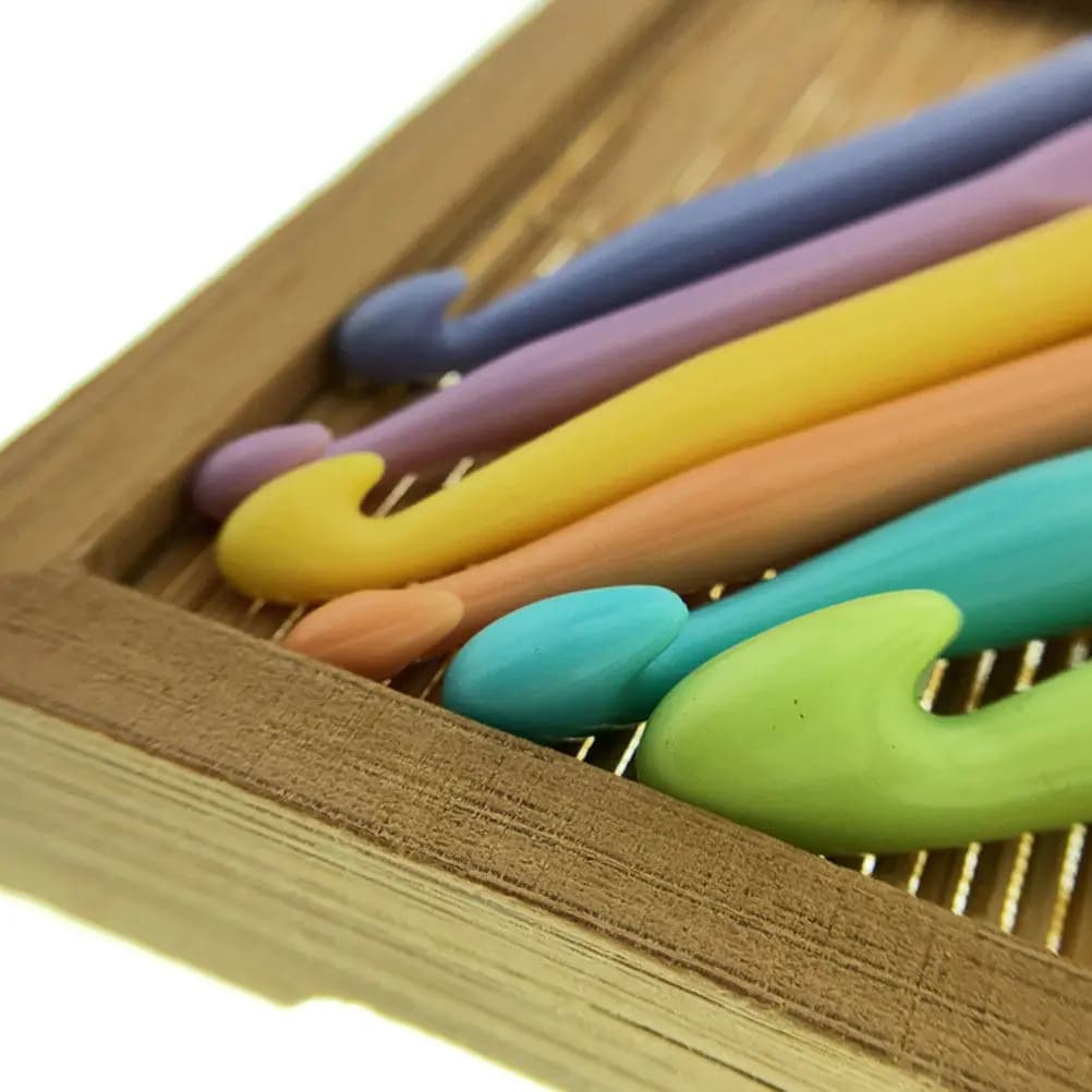 Set di 12 uncinetti in plastica ABS con impugnature ergonomiche antiscivolo, strumenti per maglieria leggeri, adatti per principianti e intermedi