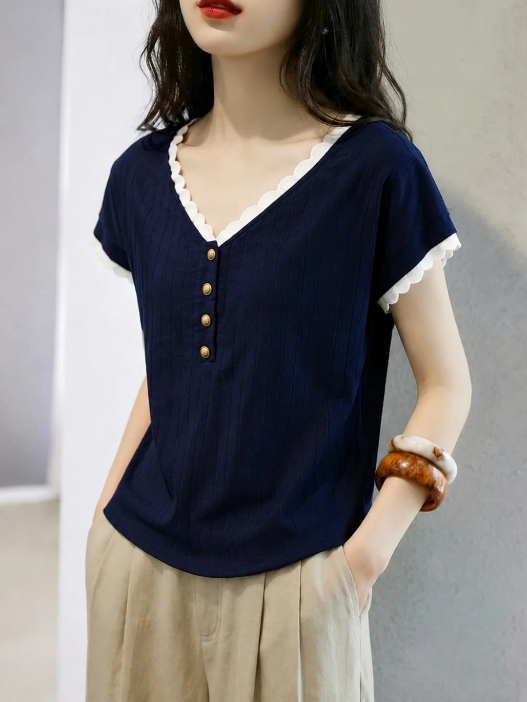 Fashionable Short Sleeve T-Shirt V-Neck Color Block Design Korean Style Versatile Age-Defying Summer 2026 Silk Blend Top