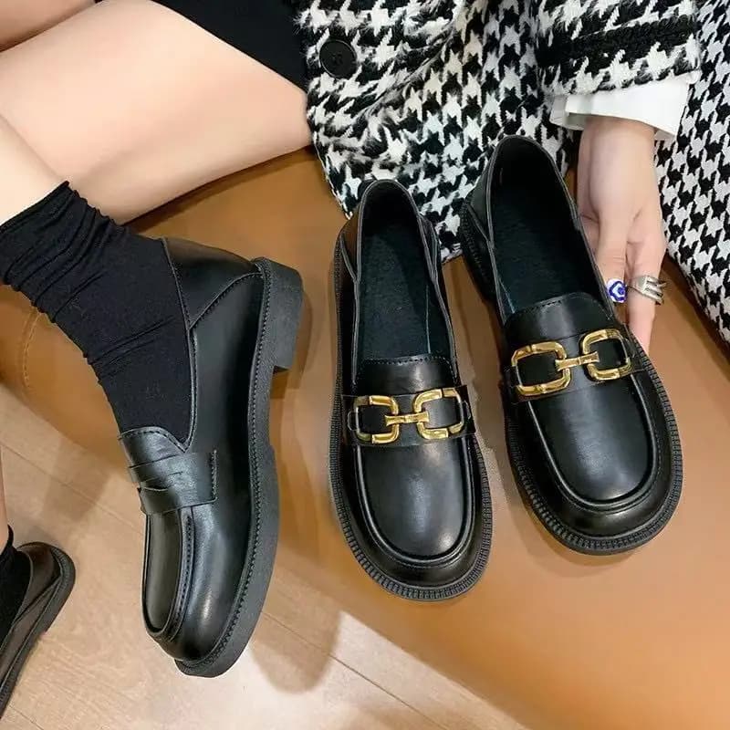 Women's Loafers Round Toe Slip On Flat Heel Smooth-Look Upper Decorative Metal Chain Detail Casual Fashion Daily Shoes
