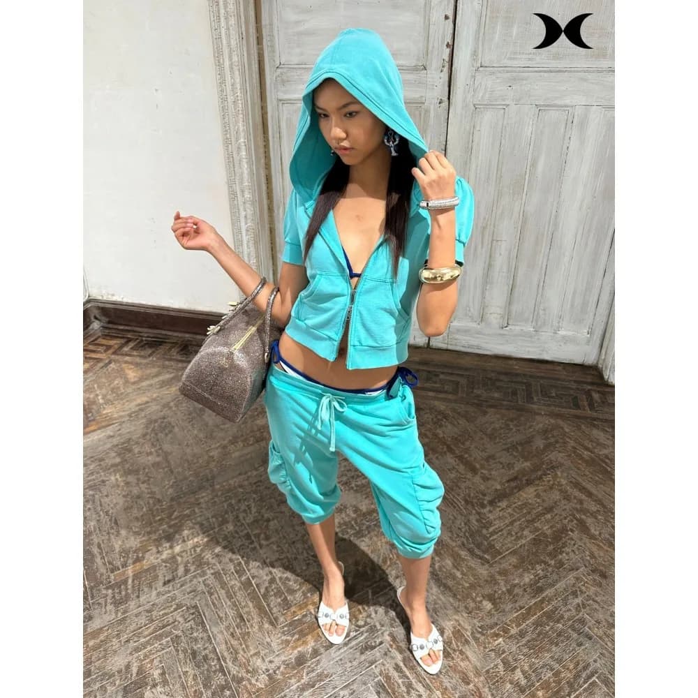 American street spice girl style short-sleeved hooded zipper coat seven-beam leg pants suit solid color fashion sports style.