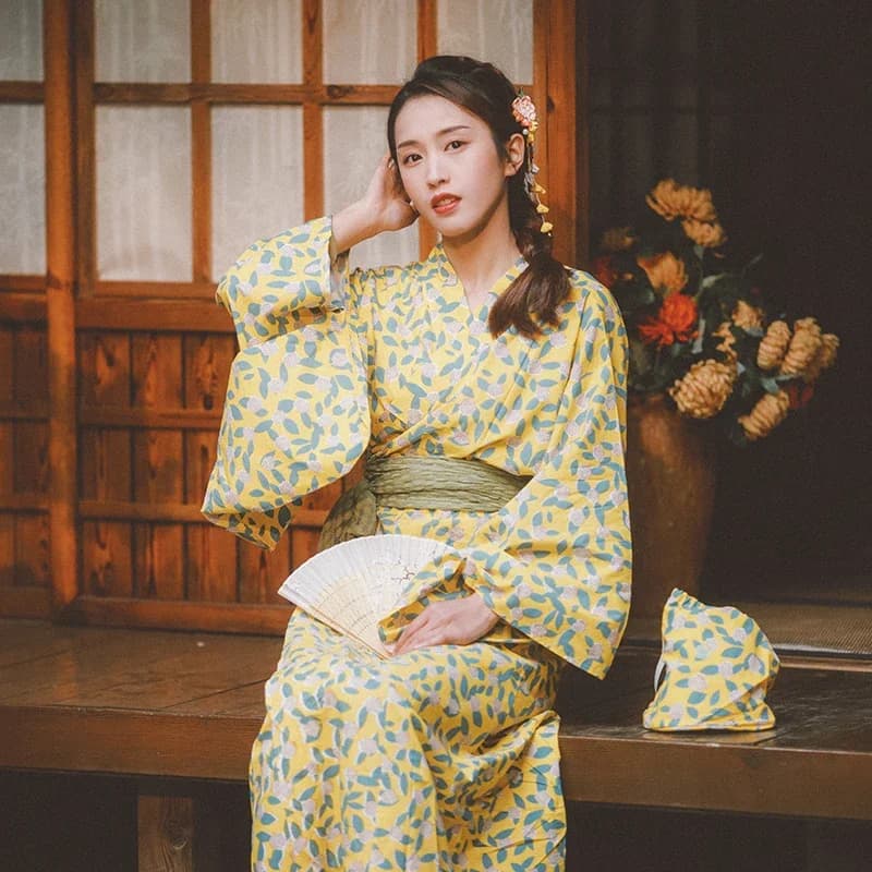Women's Cotton Kimono in Japanese Style Hot Spring Bathrobe with Floral Prints Summer Clothing for Home Photo Dress Cosplay Costume