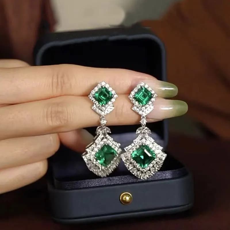 Orecchini di pietre preziose verdi di diamanti pieni di lusso di arte vintage per le donne Gioielli da sposa con orecchini a rombo in argento 925 di moda raffinata