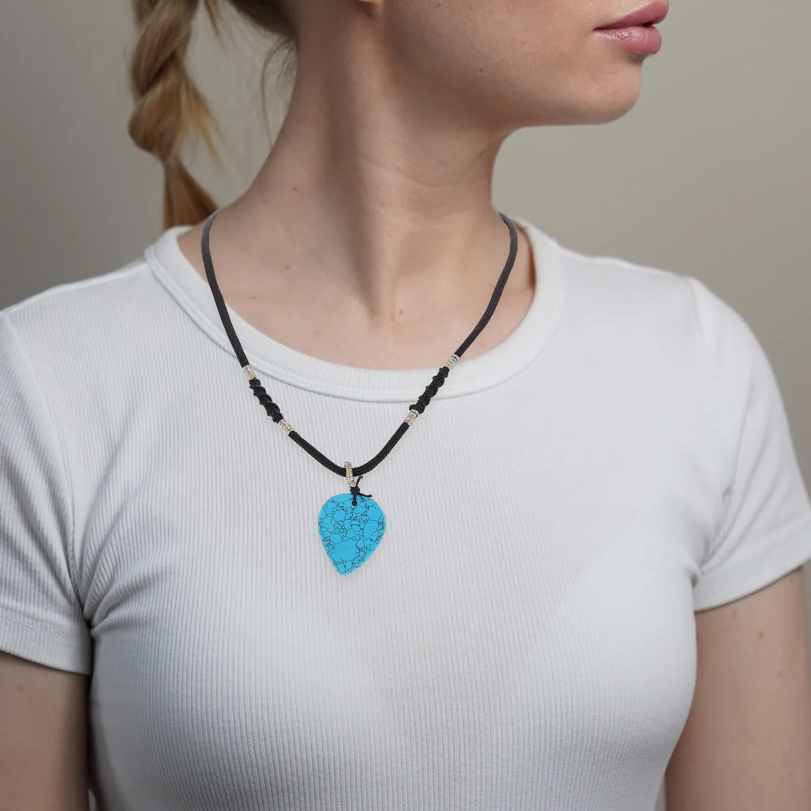 Collana con Ciondolo a Forma di Plettro per Chitarra, Accessorio Musicale Leggero e Alla Moda per Uomini e Donne, Gioiello per Chitarra Acustica ed Elettrica, Ukulele