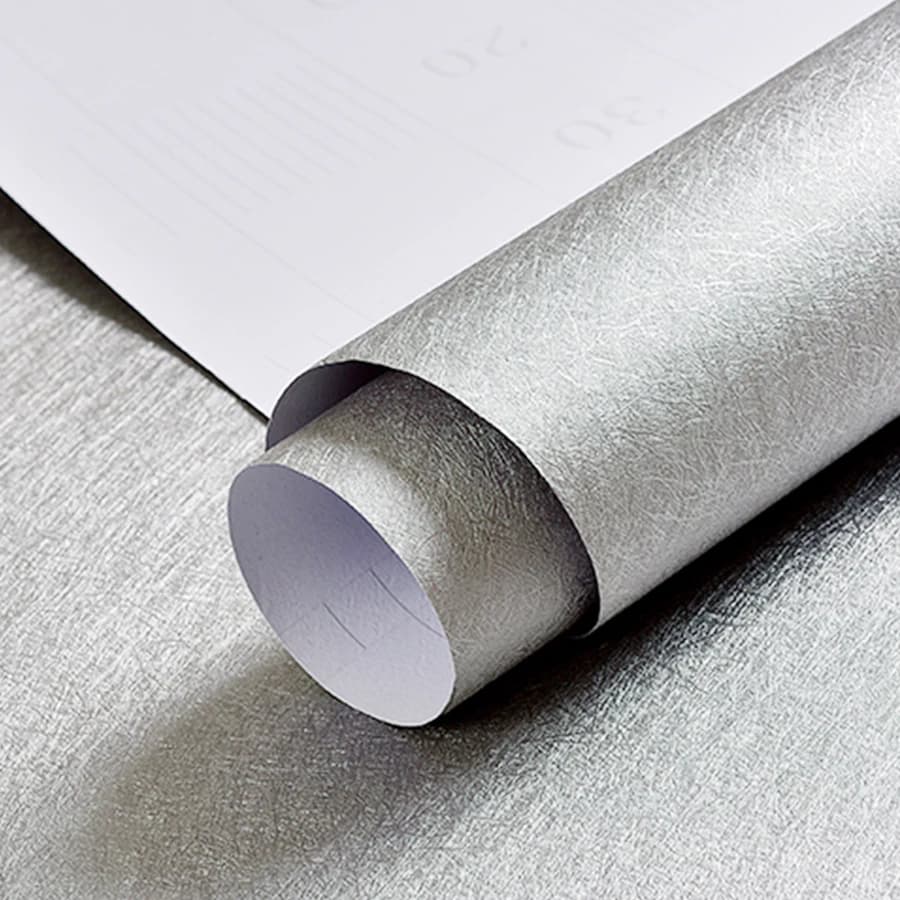 Carta da Parati Autoadesiva in PVC Effetto Seta Grigia, Impermeabile e Resistente all'Umidità, Adesivi Murali 3D per Camera da Letto, Soggiorno, Decorazione Domestica