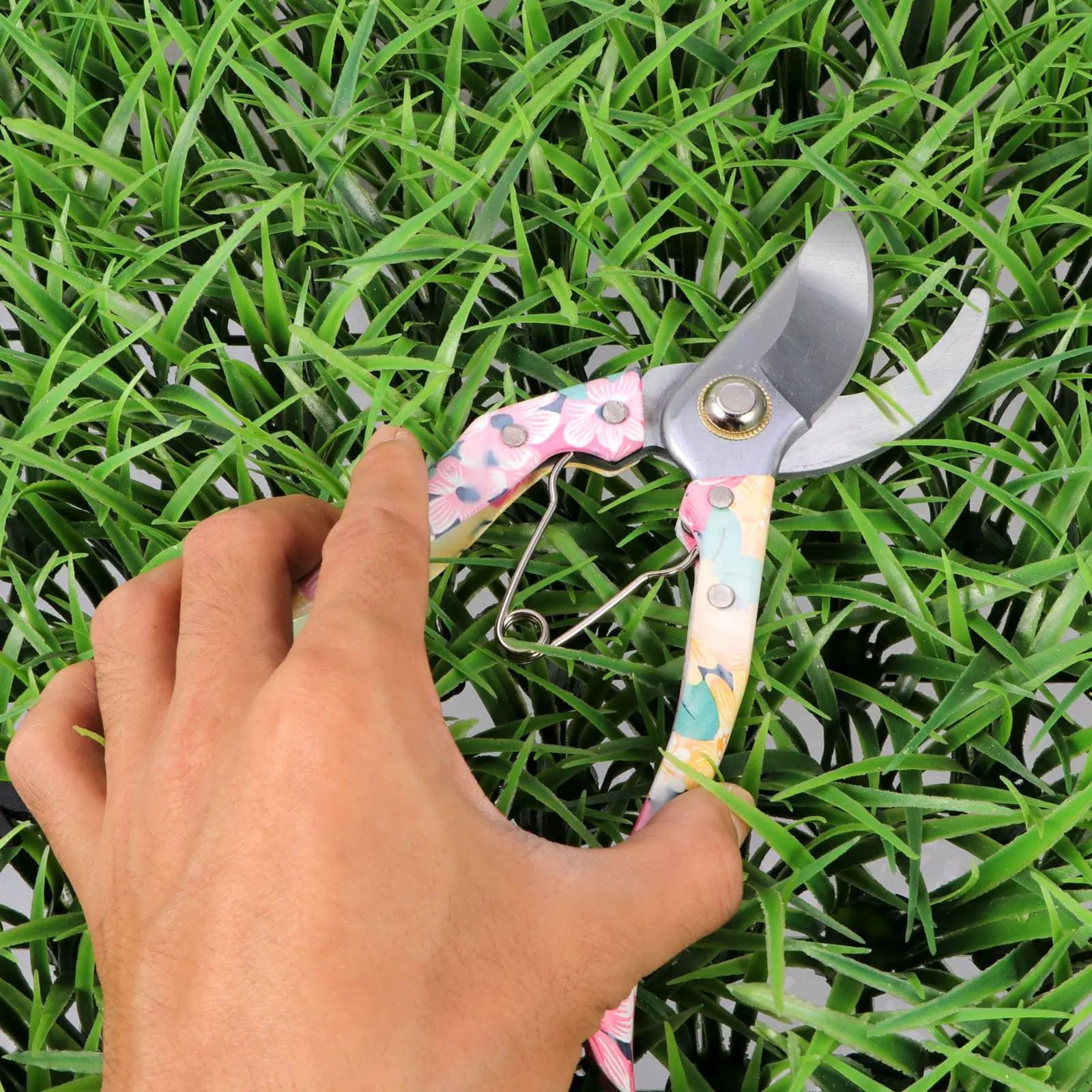 Professional Power Scissors with Random Motive Handle for Flowers and Gardening - Tool for Potting Coppers and Flowers