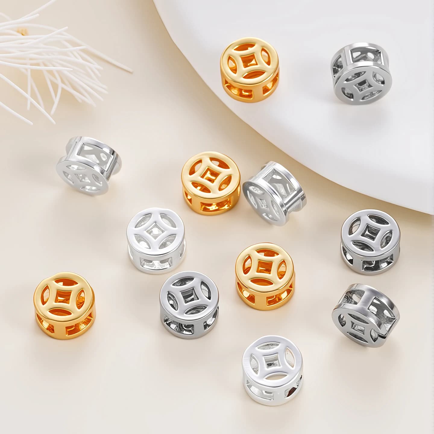 10pcs/Lots 4/6mm 18K Gold Color Plated Brass Round Beads Hollow Spacer Loose Beads for DIY Handmade Bead Bracelets Accessories