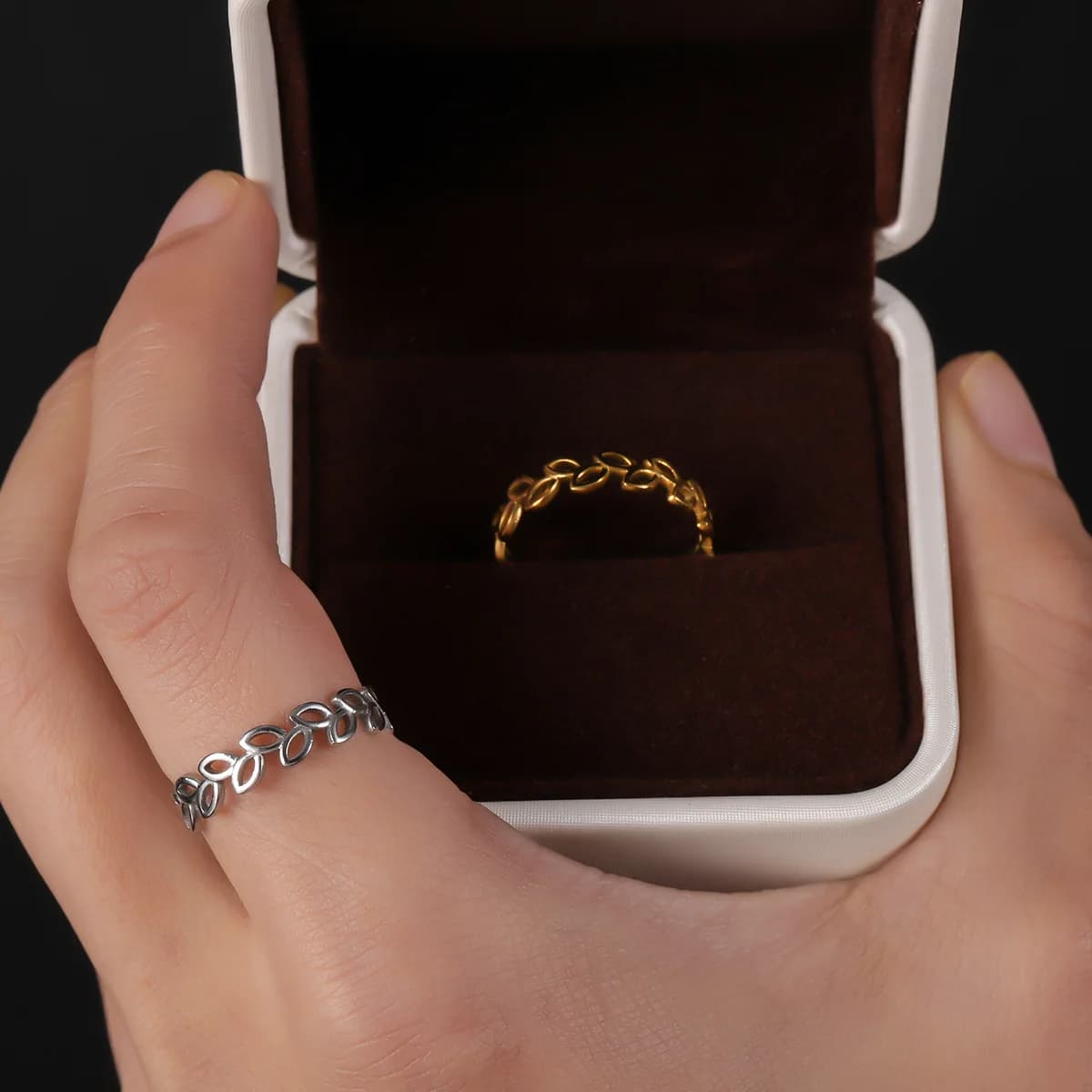 Anello a foglia da uomo, gioiello versatile e alla moda, anello da donna regolabile, di lusso leggero, di alta gamma, per coppie