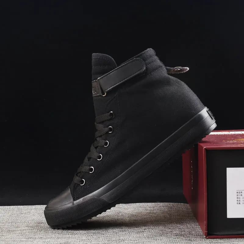 Moda Sneakers scarpe da uomo scarpe di tela da uomo Sneakers alte scarpe Casual da uomo calzature di stoffa bianche nere KA797