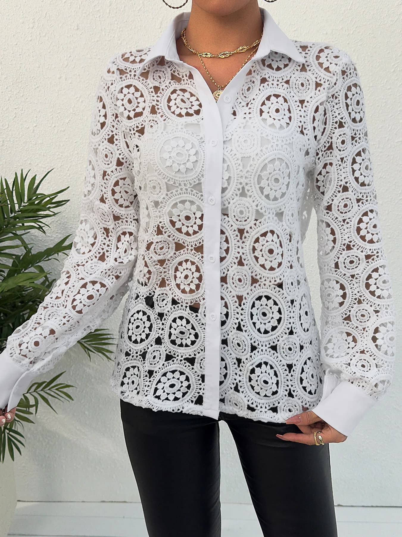 Camicia a collo alto con bottoni in Chiffon da donna Chic elegante pizzo floreale soffice manica lunga Top Fashion Hollow Oversize camicetta bianca 2024