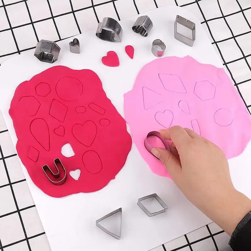 Set di 18/21/24 Pezzi di Tagliapasta in Argilla Polimerica, Stampi Geometrici per Fai da Te, Creazione di Gioielli, Tagliabiscotti in Plastica