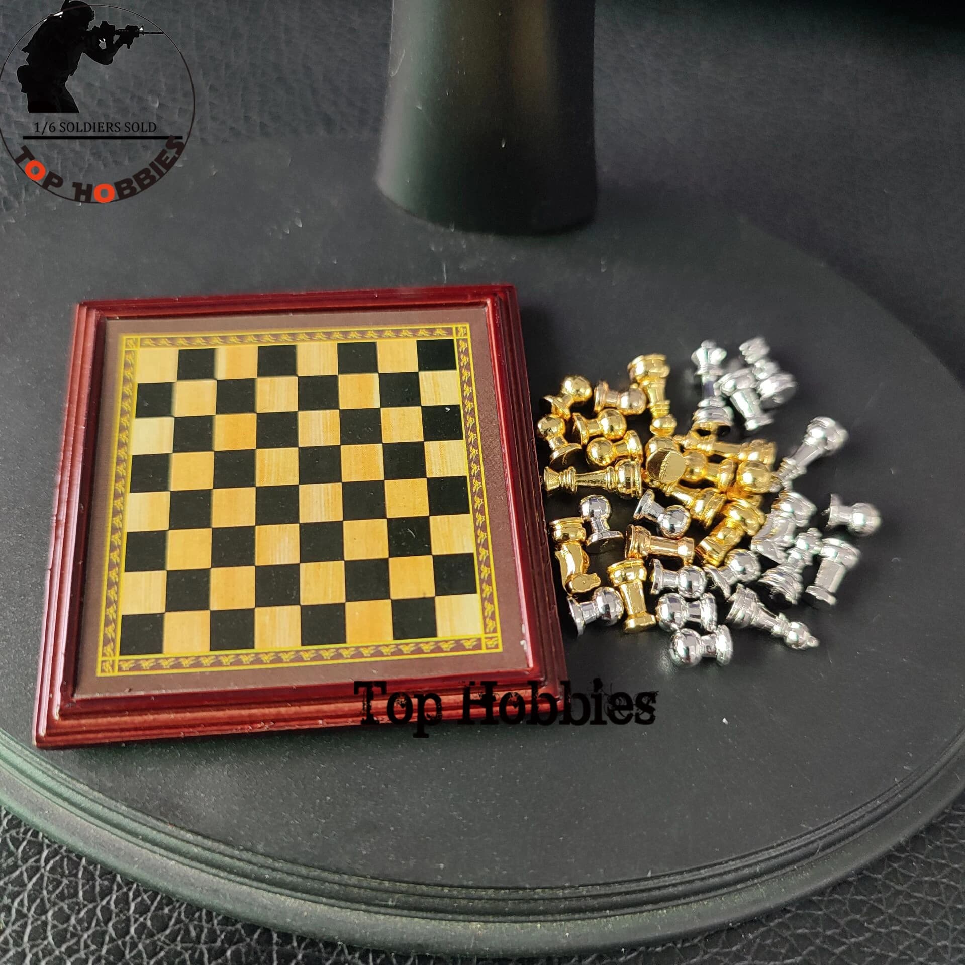 In negozio Scala 1:12 Accessori per casa delle bambole In miniatura Internationa Modello di scacchi Set di pezzi degli scacchi in metallo Giocattoli Giochi Casa Camera Regalo