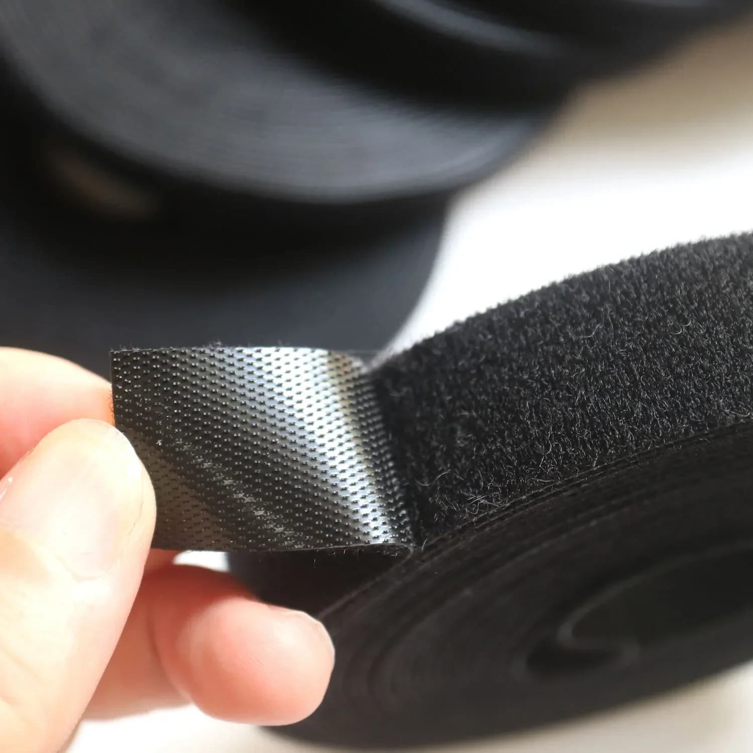 Nastro corto autoadesivo nero da 5 metri con gancio e anello corto Fissaggio in nylon per fascette per cavi