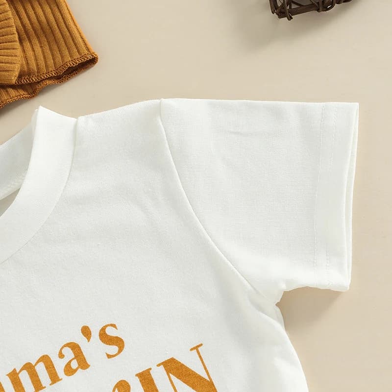 Set completo da 3 pezzi per neonato, elegante maglietta con stampa grafica e pantaloncini di jeans con calzini abbinati per un look alla moda