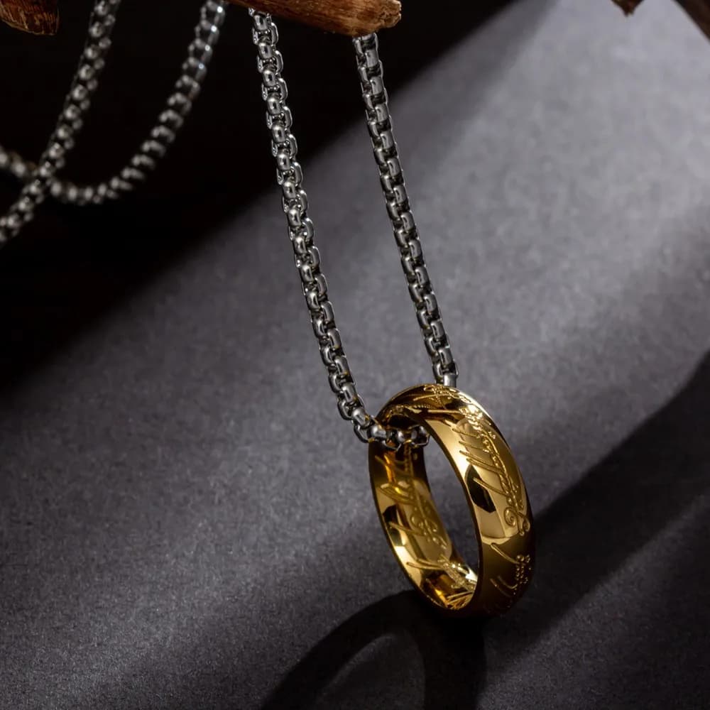 Collana con Ciondolo ad Anello Placcato Oro, Gioielli Creativi in Acciaio Inossidabile Inciso per Uomo e Donna