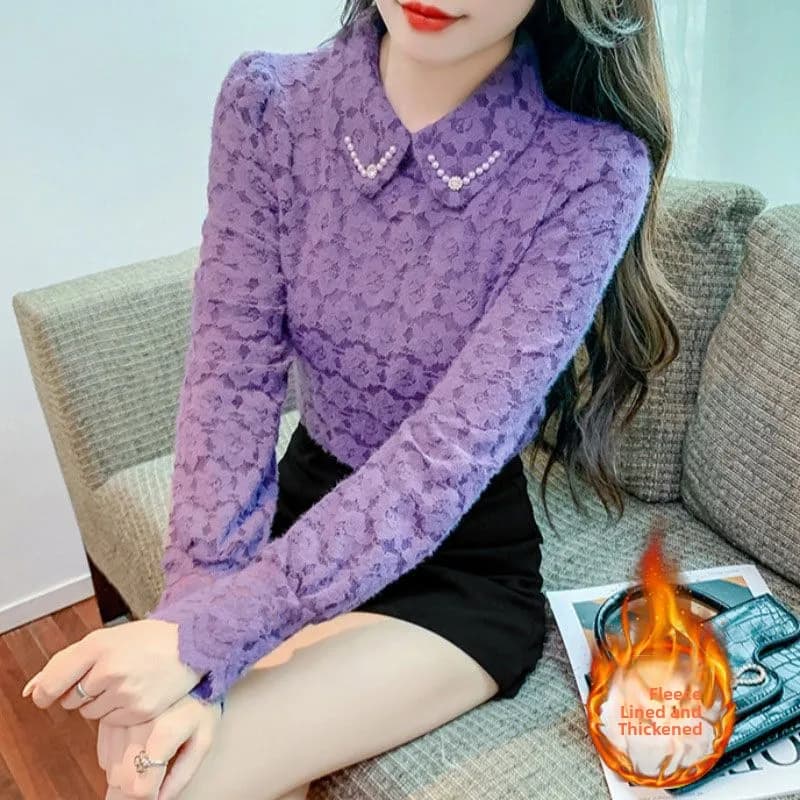 Elegante Camicia Base in Pizzo Foderata in Pile Ispessito da Donna, Nuova Collezione Autunno Inverno 2025, Versatile Top a Maniche Lunghe con Colletto a Bambola e Perline