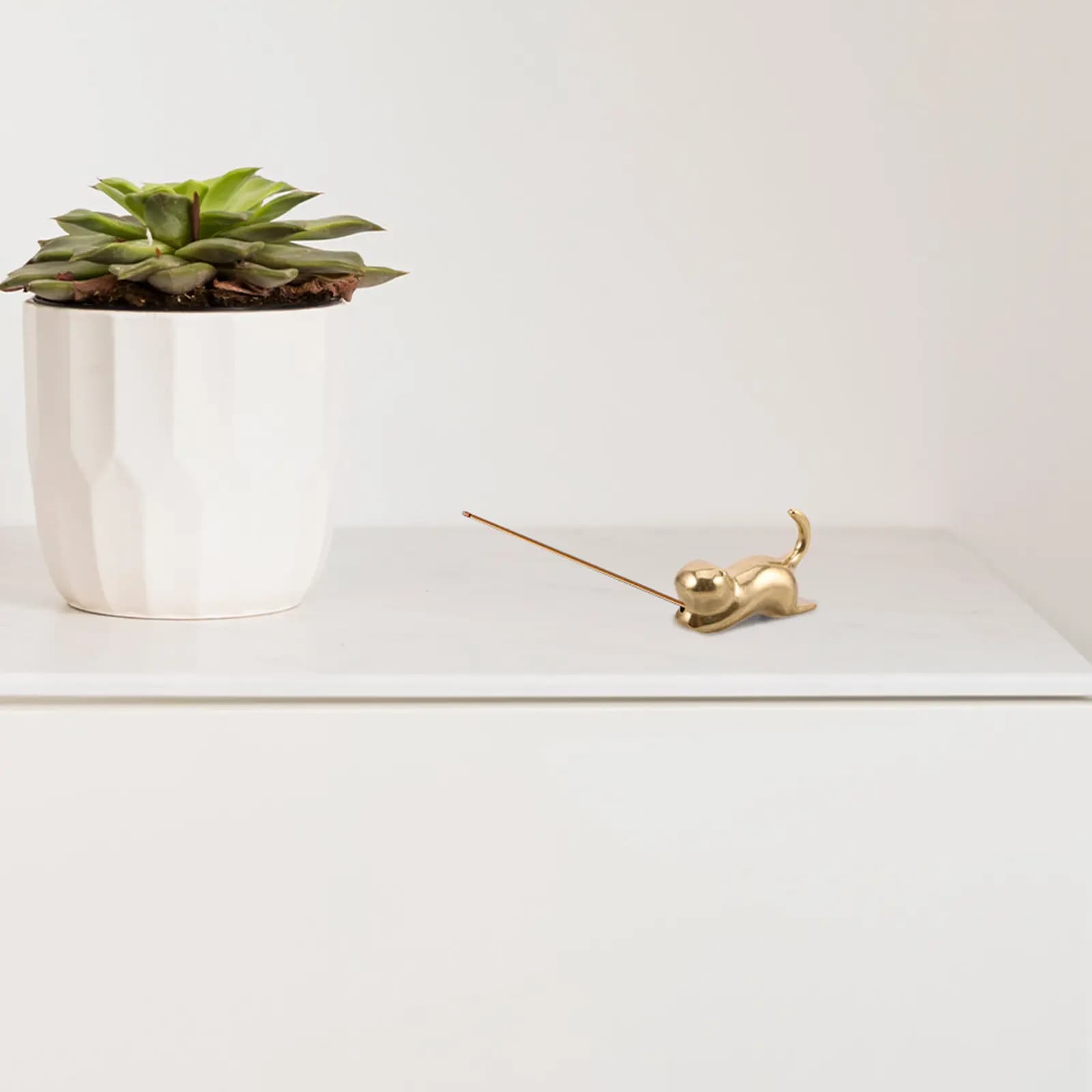 Brass Cat Shaped Incense Stick Holder Adorable Handcrafted Incense Stand for Desktop Tabletop Decor Calming Aroma