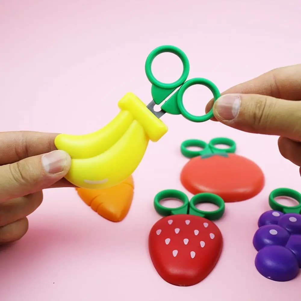 1 pz forbici da frutta magnetiche per cartoni animati per bambini mini forbice sicura per uva banana carota taglierina di carta studente di cancelleria