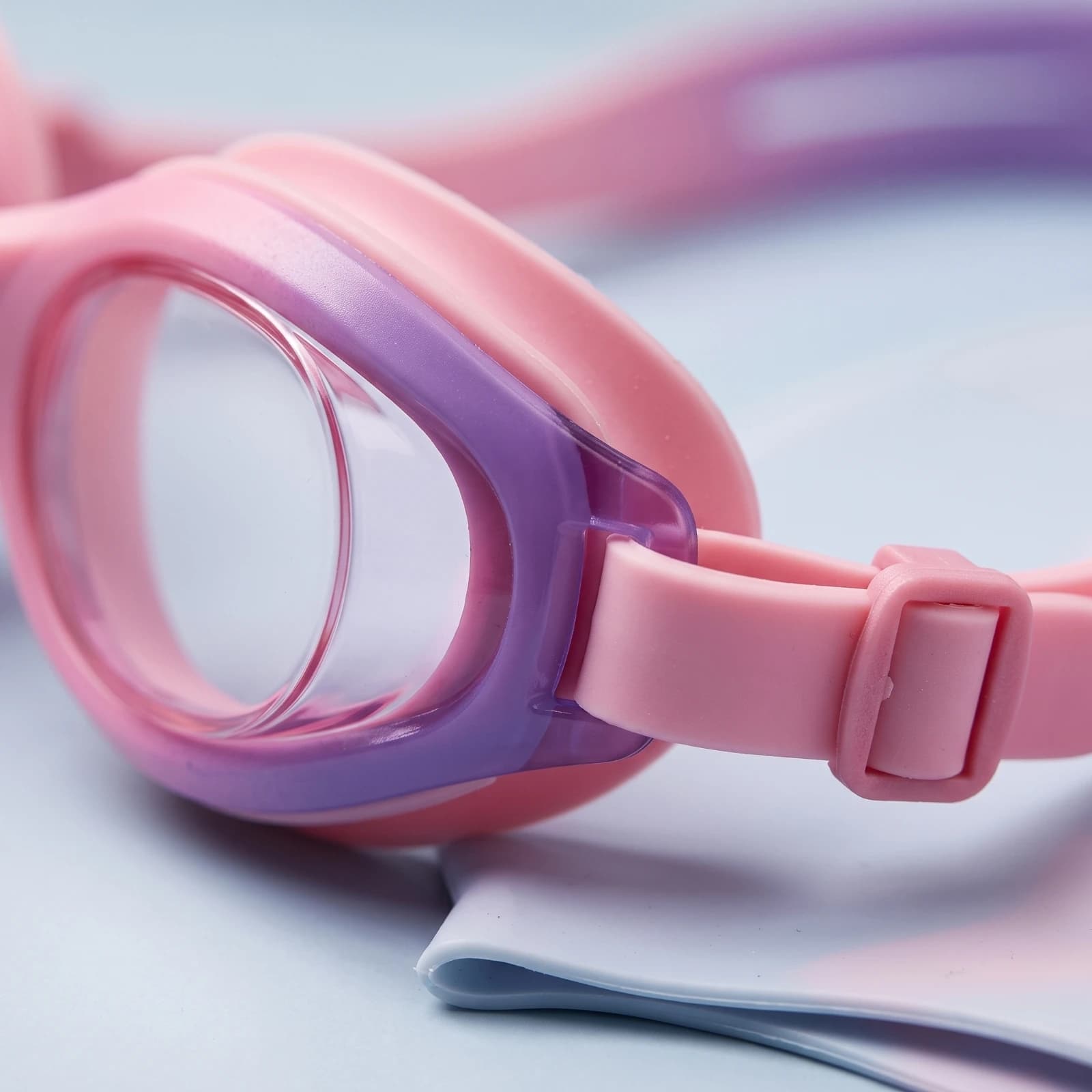 Eyewear Adjustable Swim Goggles with Swim Cap for Children, Beach