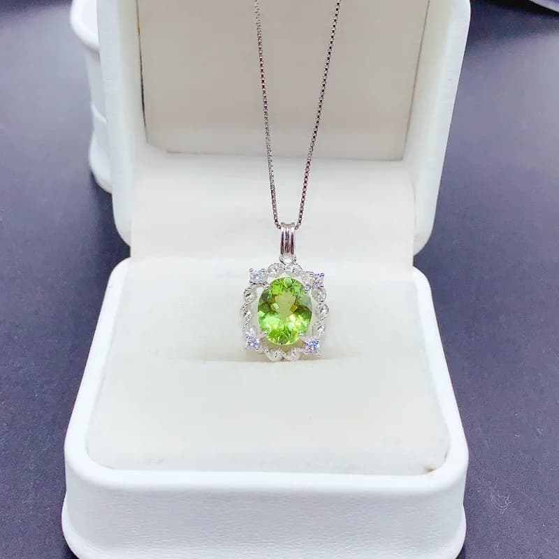 925 Silver Luxury Peridot Silver Pendant for Party 8x10mm Fine jewelry in sterling silver with 100% natural peridot
