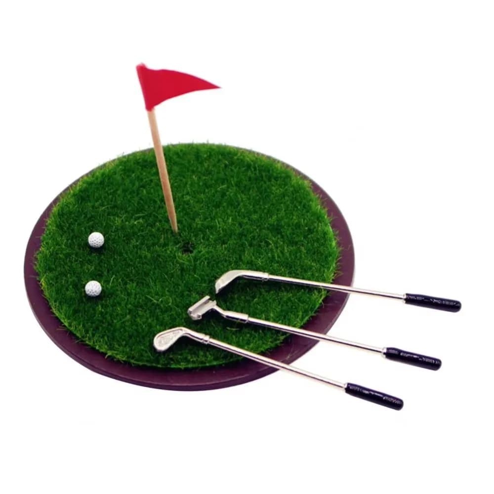 Scena sportiva Mazza da golf in miniatura Modello di prateria Design realistico Casa delle bambole Mini set da golf Mini palline da golf Giochi di finzione