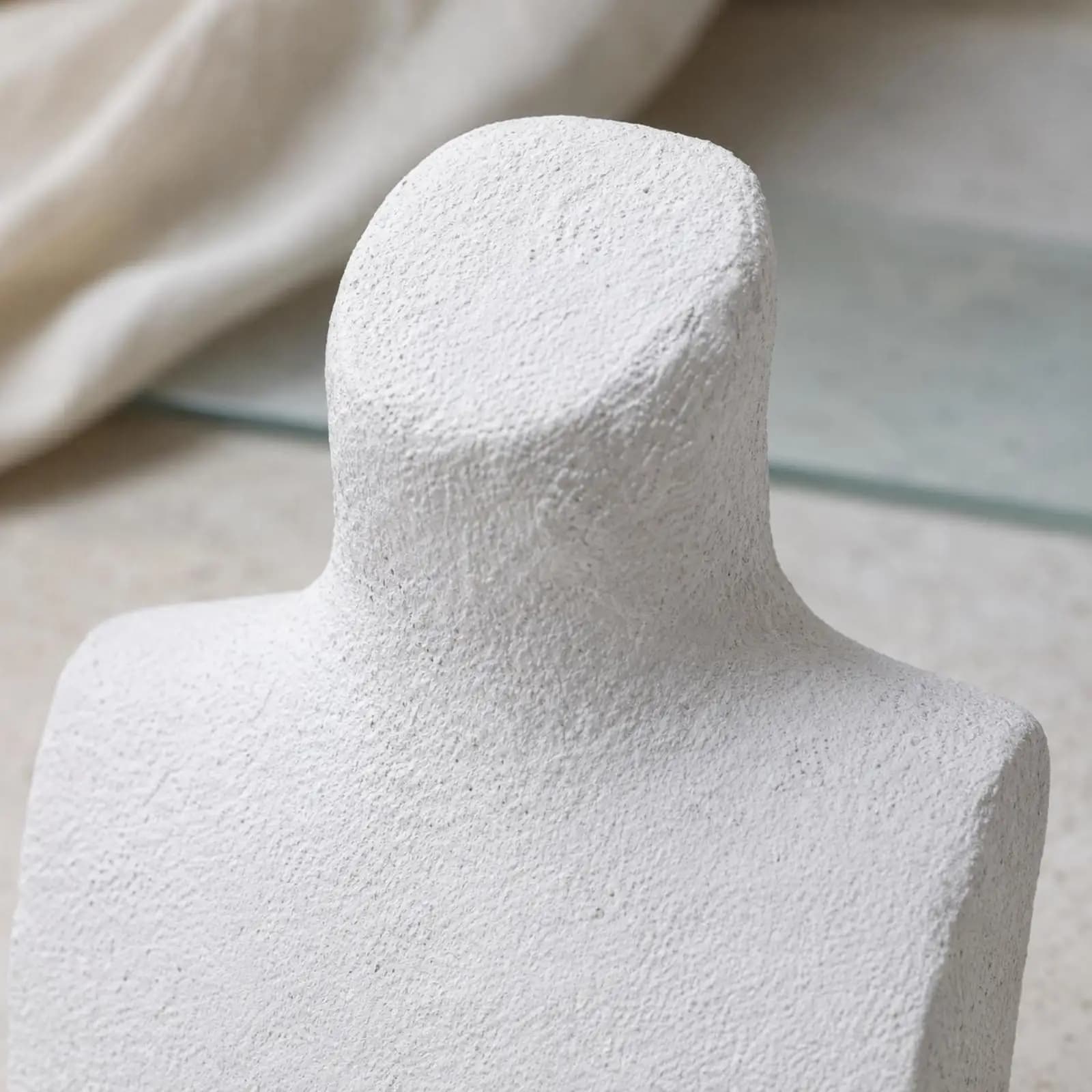 Textured Resin Jewelry Display Bust Stand Necklace Organizer Mannequin for Exhibition Shelf and Retail Showcase