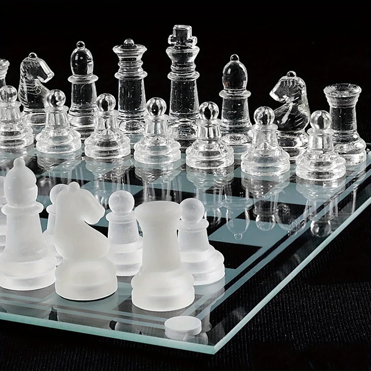Set di scacchi in vetro artigianale da 10 pollici Design intricato di qualità premium per la decorazione domestica Perfetto per le notti dei giochi e gli amanti degli scacchi