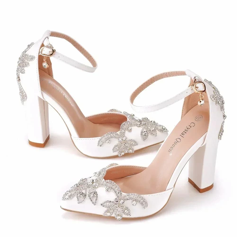 2026 Scarpe con tacco spesso e punta affusolata, Sandali con tacco spesso da donna, Scarpe da sposa con strass, Scarpe da sposa bianche da donna con strass