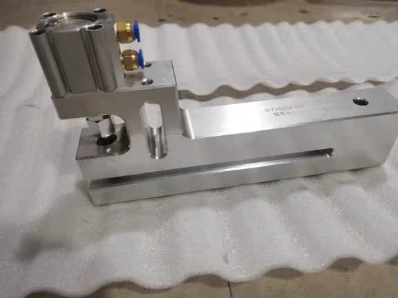 High speed small circular hole punching machine, pneumatic punching machine for plastic bags,