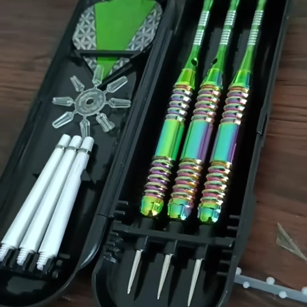 Set di freccette con punta in acciaio premium 3 pezzi Freccette da competizione professionali Freccette a botte arcobaleno pesante da 25 g con albero in nylon per giochi Bar Club