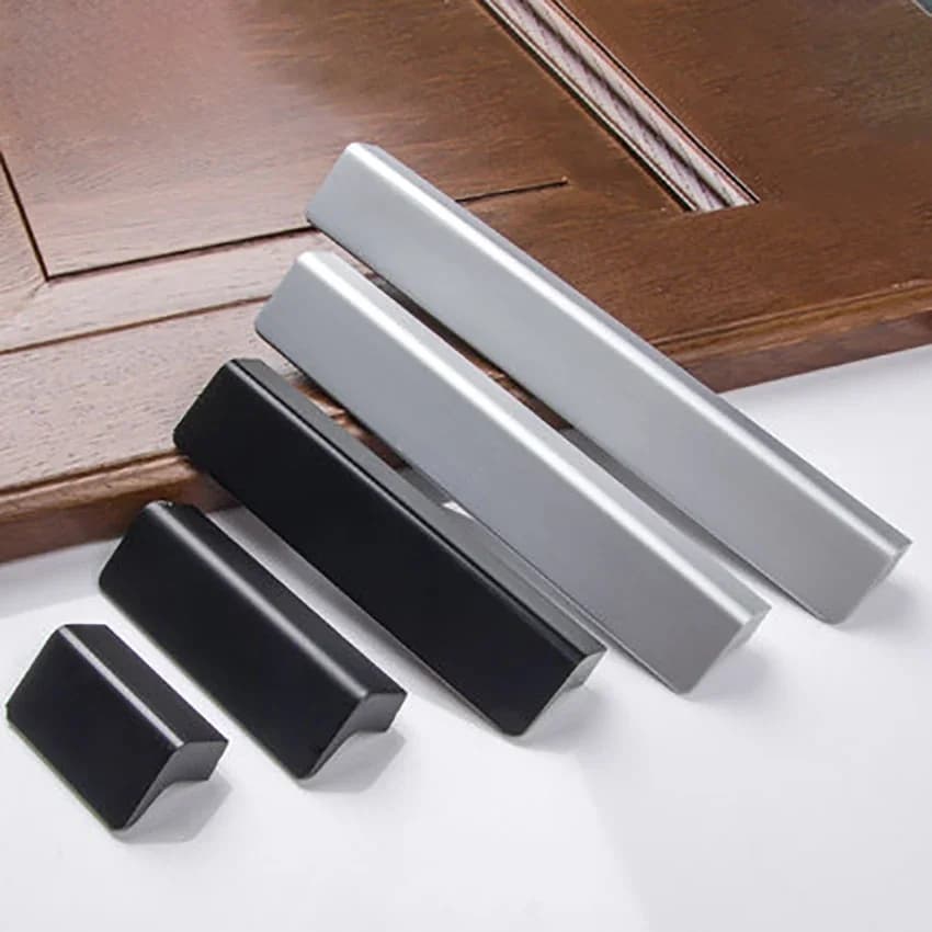 Maniglie per cassetti per armadietti in lega di alluminio Maniglia per mobili per porte nere e pomelli Accessori hardware Placcatura Maniglie moderne Decorazioni per la casa