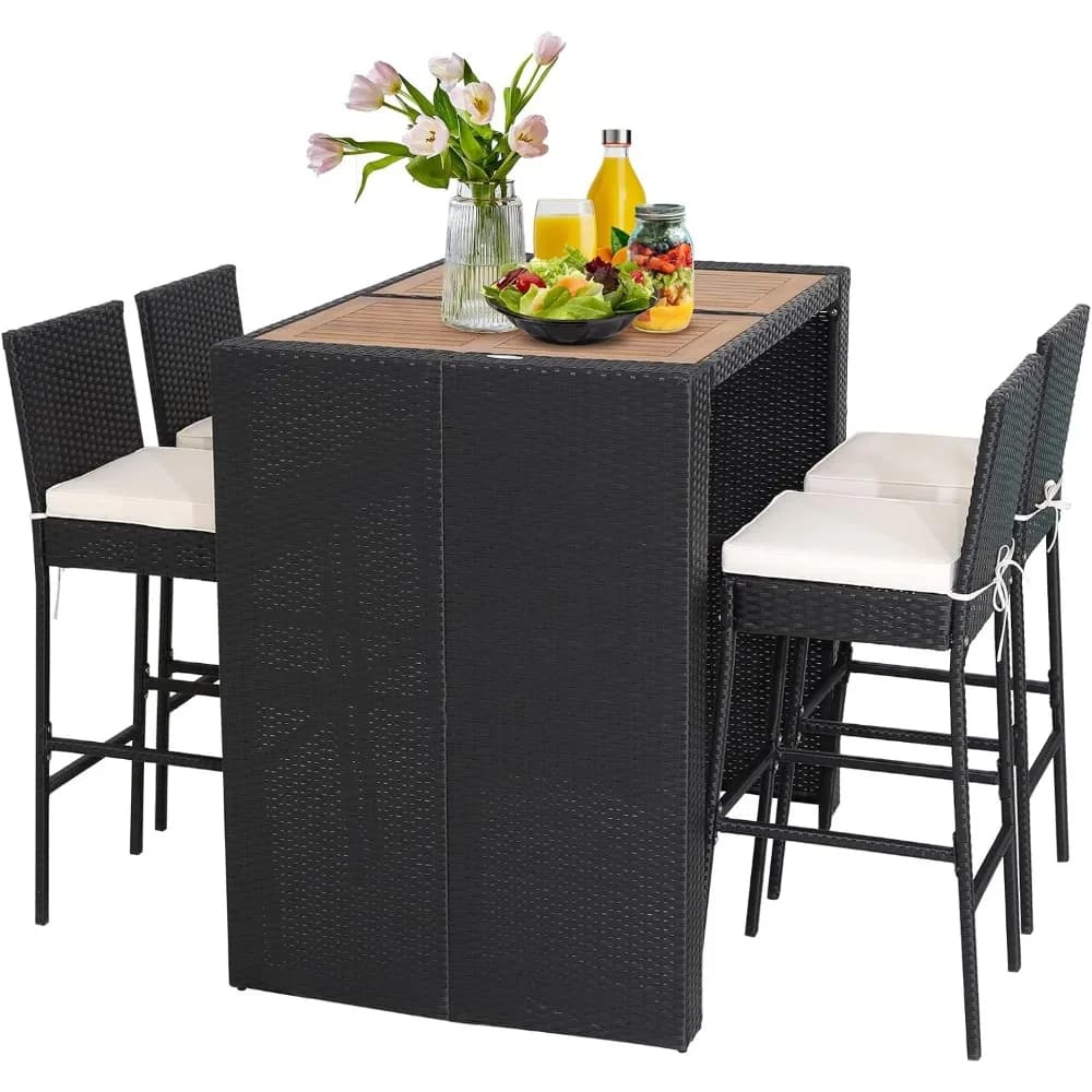 Set da bar in vimini da patio da 5 pezzi, tavolo da bar in legno di acacia per esterni Patiojoy e 4 sedie sgabelli da bar in rattan con schienale e poggiapiedi