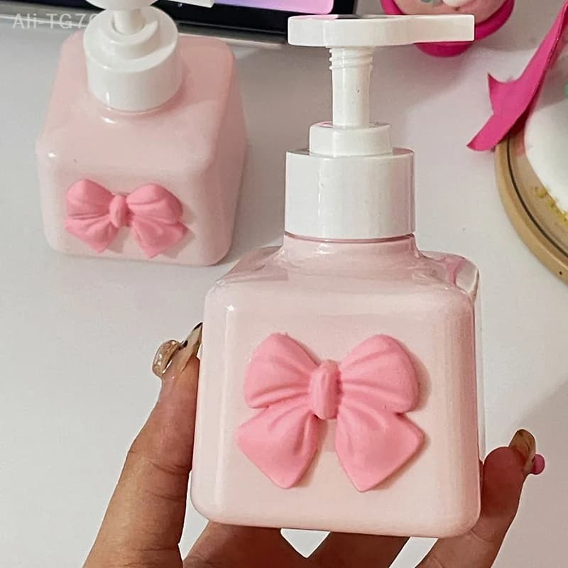 Dispenser di sapone in plastica a forma di arco da 200 ml Bottiglia da doccia con pompa a pressione ricaricabile per lozione shampoo disinfettante liquido per le mani in bagno