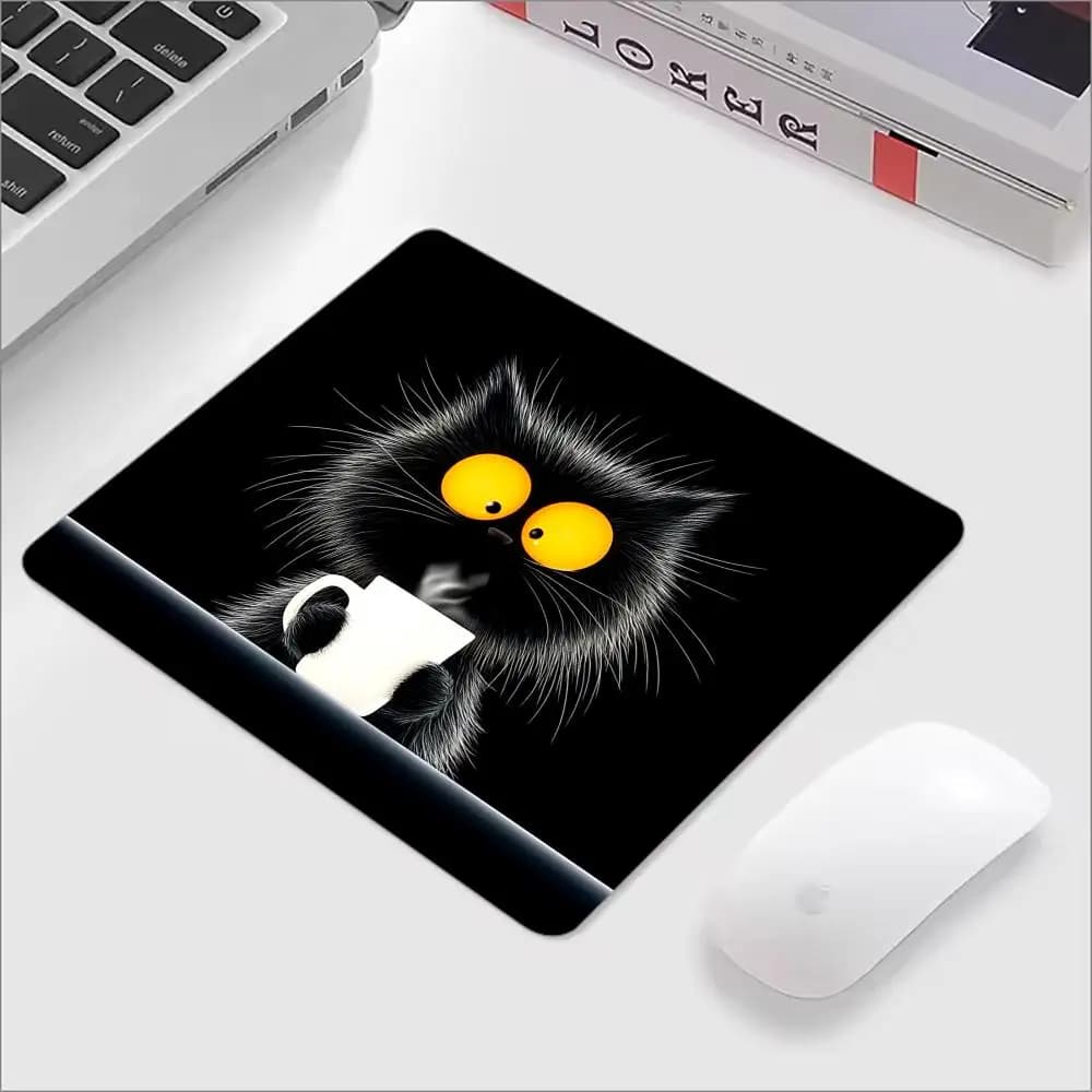 Tappetino per mouse Kawaii Coffee Cat Accessorio da gioco quadrato nero Tappetini da scrivania in gomma Tappetino per tastiera per computer antiscivolo HD Nuovo tappetino per mouse per laptop