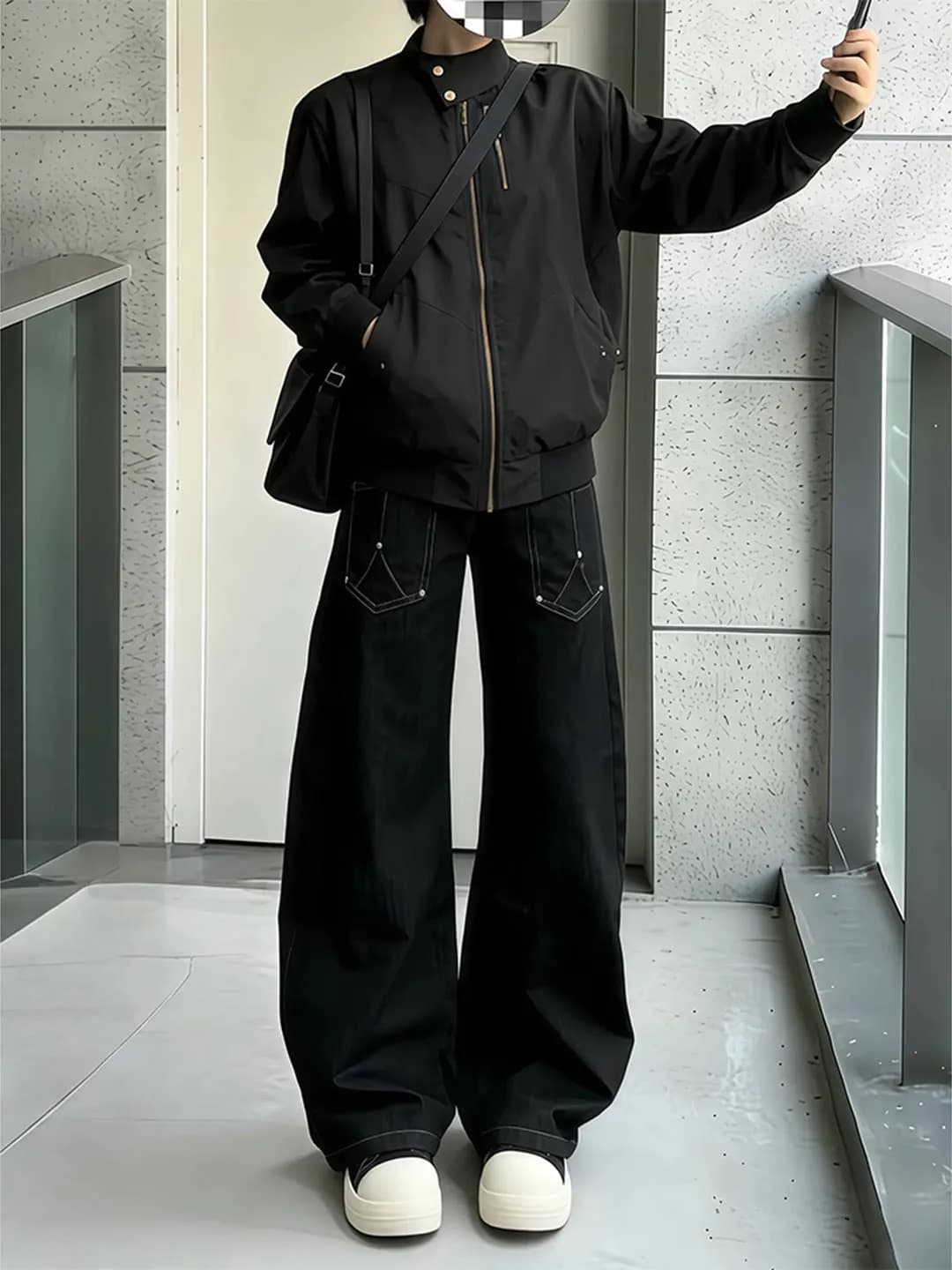Jeans da Uomo Stile Americano con Design a Strappi sul Retro, Gamba Larga a Taglio Dritto, Resistente, con Dettaglio a Forma di Coltello ad Arco