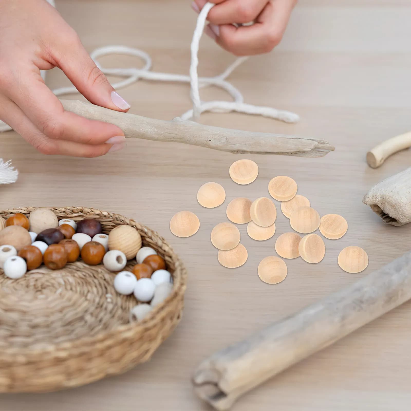 100 Pezzi Mezze Sfere in Legno Naturale, Palline Leggere per Artigianato, Facili da Dipingere, Perline Fai-da-Te per Collane, Bracciali, Orecchini, Decorazioni per la Casa