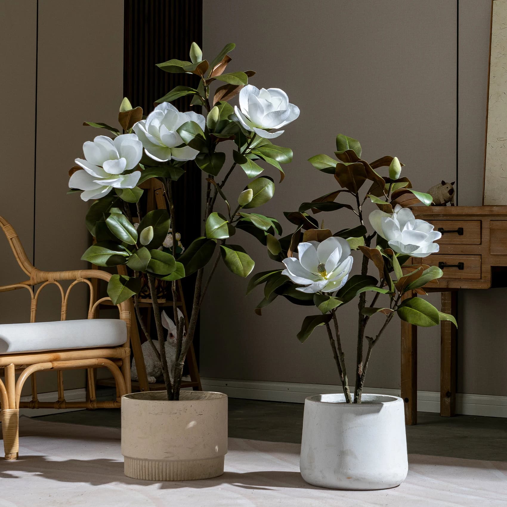 Pianta verde bionica Magnolia Albero falso in vaso Decorazione per interni Decorazione per la casa Puntelli da tiro Fiori Fiori artificiali